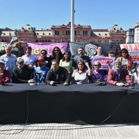 Sindicatos combativos, piqueteros y jubilados movilizaron a Plaza de Mayo bajo la consigna Basta de gobiernos de coimeros y ajustadores