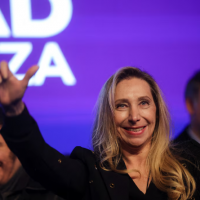En modo defensivo, el Gobierno cierra filas en torno a Karina Milei y la afianza como figura central de la campaa