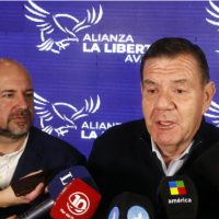 Montenegro capea la tormenta y el peronismo masculla lo que pudo ser