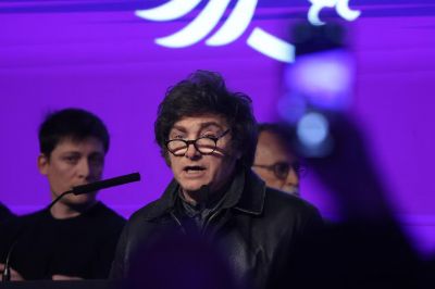 La hoja de ruta de LLA: la primera reunin clave de Milei, las provincias que visitar y los modelos de campaa en disputa