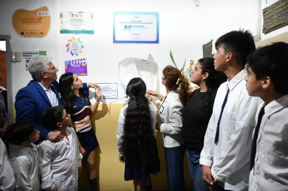 El Gobernador particip del 80 aniversario de la Escuela 