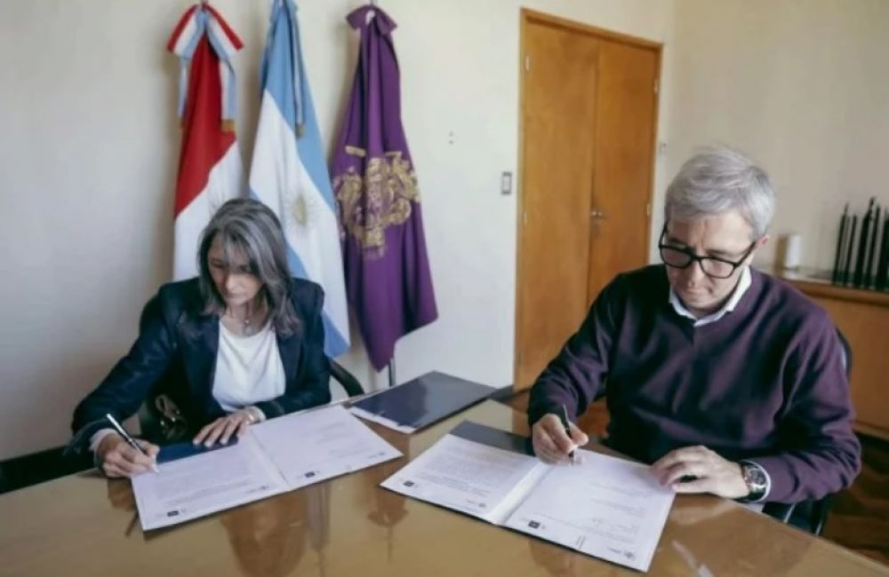 Critas y la UNC firmaron un convenio para el reciclaje de papel