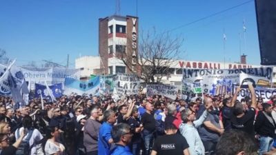 Firmat sali a la calle: la fbrica de cosechadoras Vassalli debe sueldos a 300 obreros