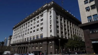 D�lar: el Gobierno proyecta un d�ficit externo hasta 2028 y crecen las dudas sobre c�mo financiarlo