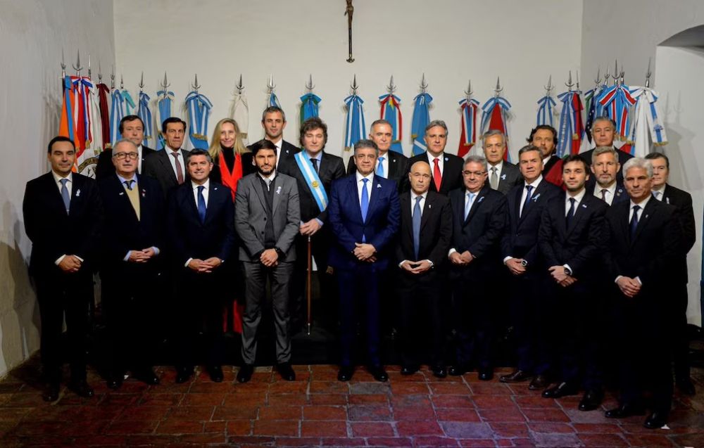 Milei quiere acercarse a los gobernadores, pero le demoran el apoyo y analizan el Presupuesto 2026