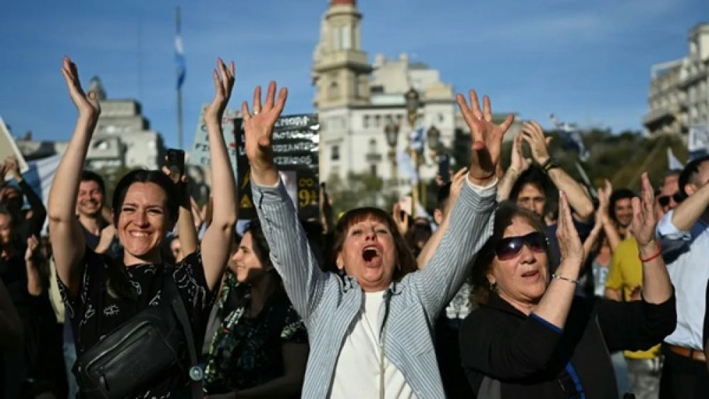 Docentes universitarios celebraron el rechazo a los vetos de Milei en diputados: 