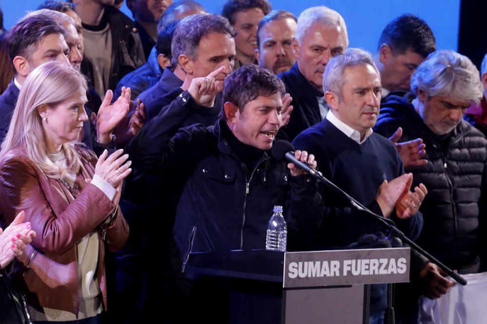 En campaa, Kicillof rene a intendentes y candidatos y cierra acto con centrales obreras