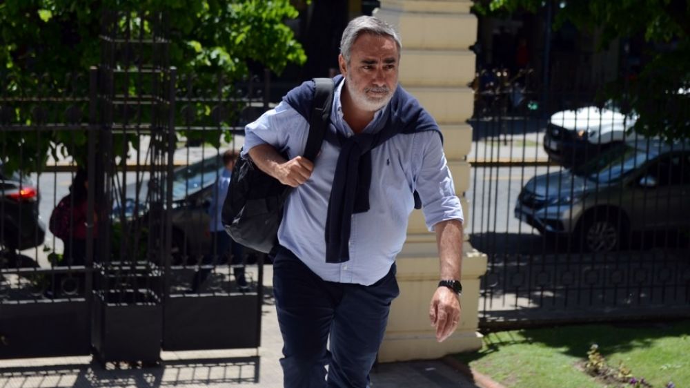 Crisis total en el radicalismo tras una eleccin en la que perdi 149 concejales y 12 legisladores