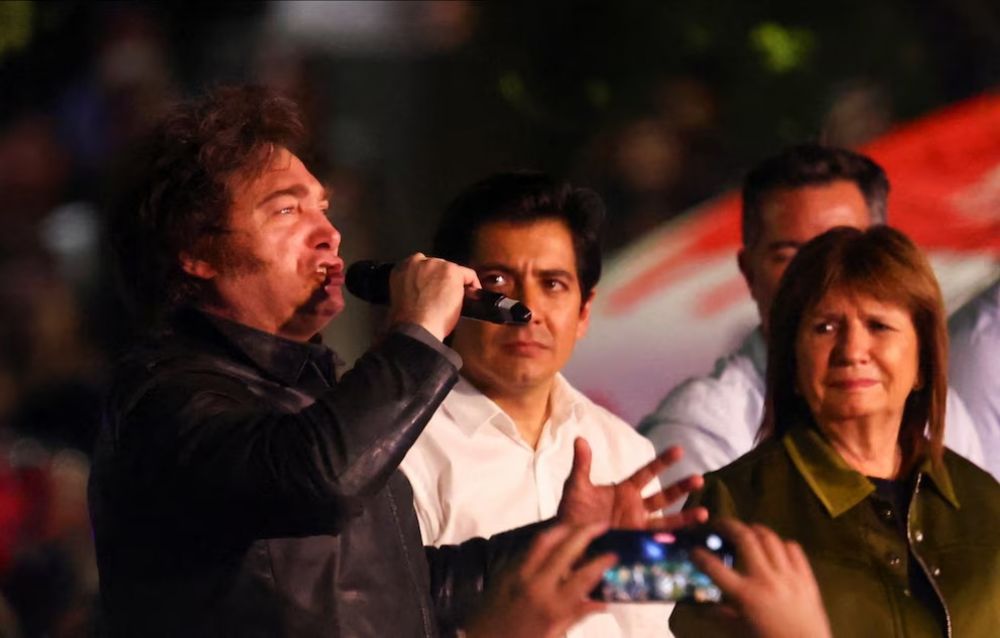 Tras otra semana adversa, el Gobierno oscila entre el contraataque y la victimizacin para paliar la crisis