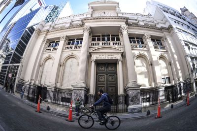 Hasta el ltimo dlar: el Banco Central vendi US$ 678 millones y en tres jornadas liquid US$ 1100 millones de sus reservas