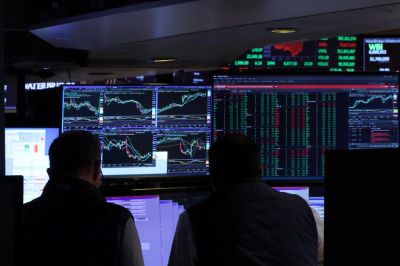 Los bonos argentinos suben hasta 11%, el riesgo pa�s baja 250 puntos y se disparan las acciones en Wall Street