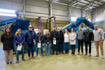Autoridades del Gobierno Provincial encabezaron la presentacin del inicio de ventas de productos de caucho reciclado