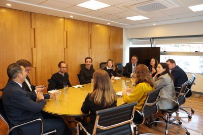 En medio de los escndalos de corrupcin libertarios, Pettovello tuvo que salir a aclarar que Aquino ya no es parte de su cartera para cortar los rumores de venta de influencias