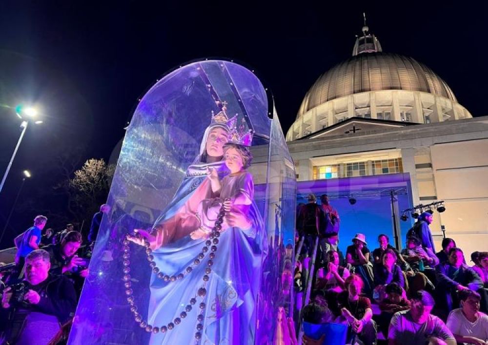 San Nicols: Mons. Santiago anim a mirar a la Virgen como fuente de consuelo y paz