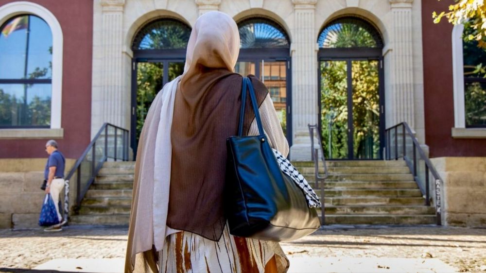 Expulsada del instituto por llevar hiyab: 