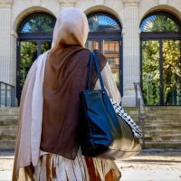 Expulsada del instituto por llevar hiyab: 