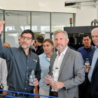 Frigerio visit la embotelladora de Dibu Martnez y anunci el acceso a Puerto Yeru