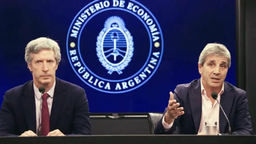 Presionado por el FMI y EE.UU., el Gobierno usa el nuevo cepo para fortalecer reservas, antes de soltar el dlar