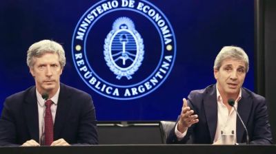 Presionado por el FMI y EE.UU., el Gobierno usa el nuevo cepo para fortalecer reservas, antes de soltar el dlar