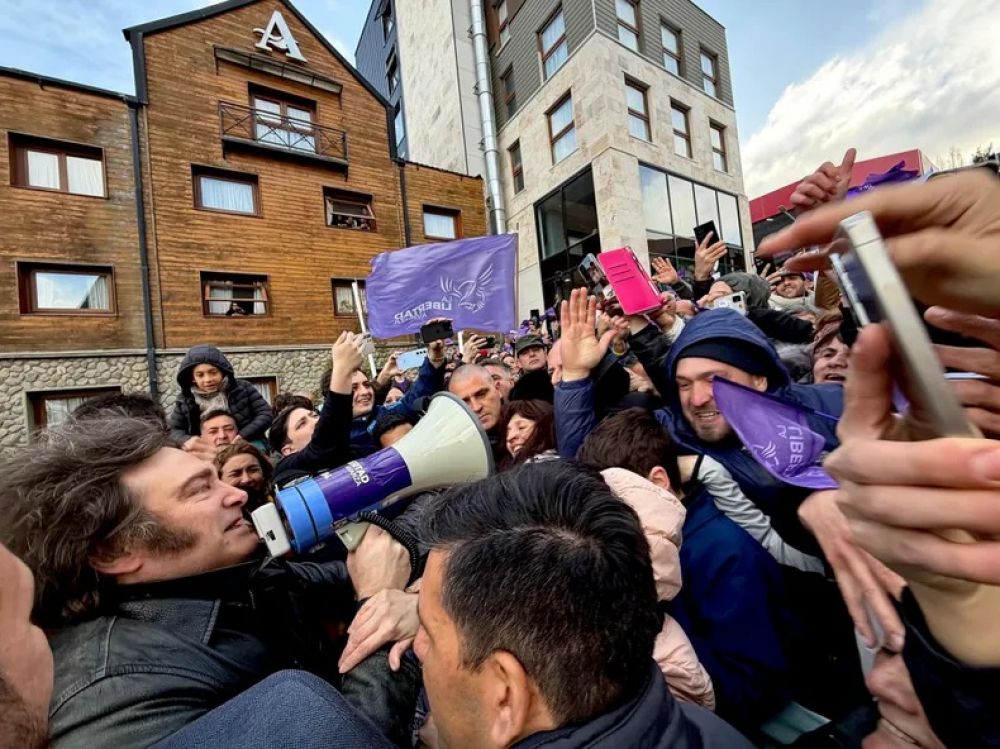 Javier Milei en Tierra del Fuego: protestas y caminata suspendida en otro paso de campaa fallido