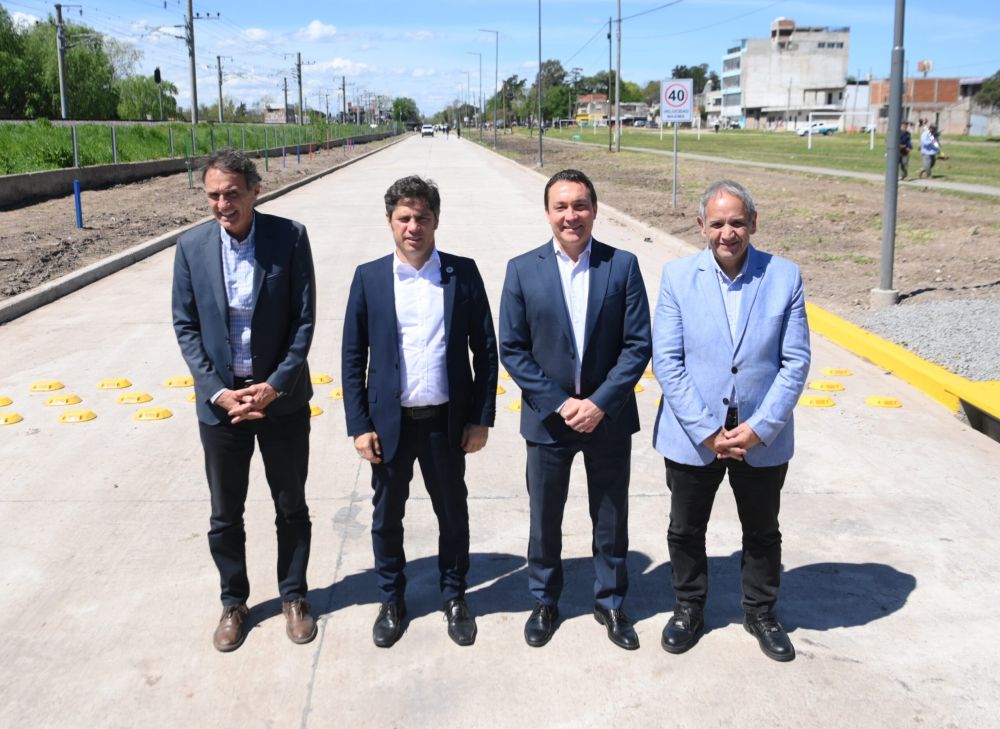 Andrs Watson y Axel Kicillof inauguraron obras de infraestructura en el barrio Villa Argentina