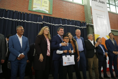 En Valle Frtil: Orrego inaugur obras clave para los vecinos y entreg computadoras a maestros y estudiantes