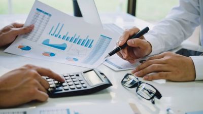 Las empresas proyectan recortar aumentos mientras los salarios pierden contra la inflacin