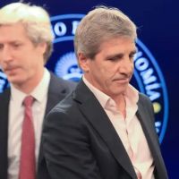 Los mercados leyeron debilidad en el plan aguantar del Gobierno y desconfan de la solvencia del programa pos electoral