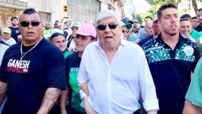 Hugo Moyano ech a 4 dirigentes del Sindicato de Camioneros en medio de inquietantes versiones