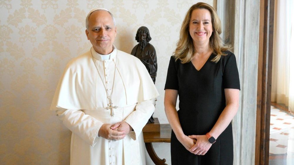 Directora de la OIM: La Iglesia da esperanza a los migrantes