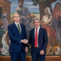 Caputo llega a Washington y se rene con Bessent para definir la hoja de ruta del salvataje que le ofreci Trump a Milei