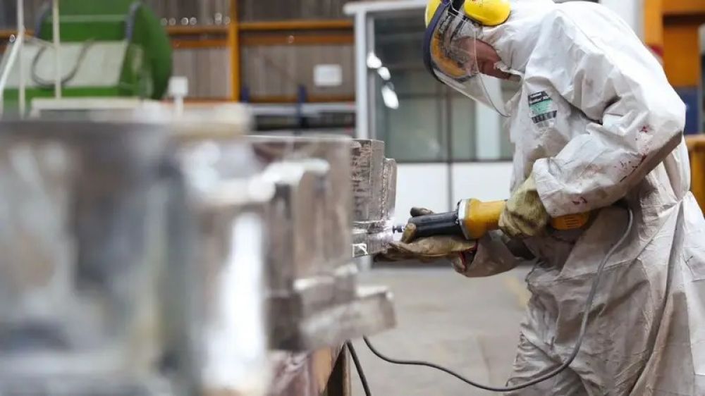 Industriales alertan por el consumo y quieren un dlar a $1.600 en el verano para reactivarlo