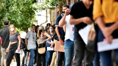 Despidos en alza y pluriempleo forzado: el mapa del trabajo en la era Milei