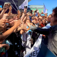 Javier Milei en Santa Fe: entre gazebos rotos y detenidos, otro paso de campaa fallido