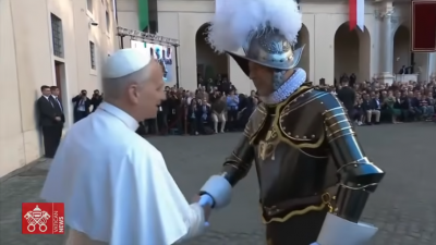 El Papa a la Guardia Suiza: Vivir la fe que habla del valor de servir