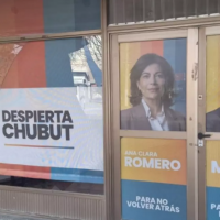 Atacaron a piedrazos el local de Despierta Chubut y el Gobernador expres su repudio