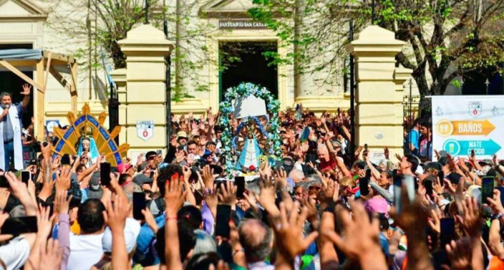 Fueron cientos de miles los fieles que peregrinaron a Lujn