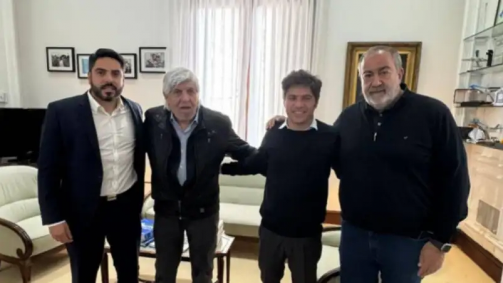 Axel Kicillof se rodea de gremios para mostrarse como la contracara del modelo anti industrial libertario