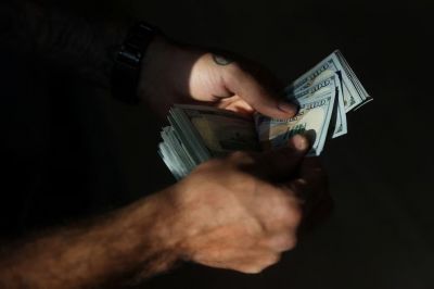 Dlar: tras el efectivo respaldo del Tesoro de EEUU, persisten las dudas en el mercado por la continuidad de las bandas cambiarias