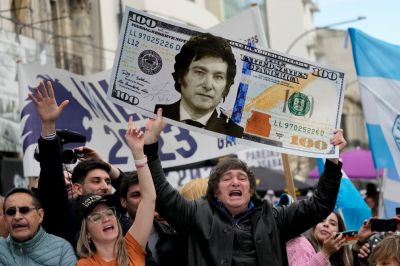 Javier Milei: Nos van a salir dlares por las orejas