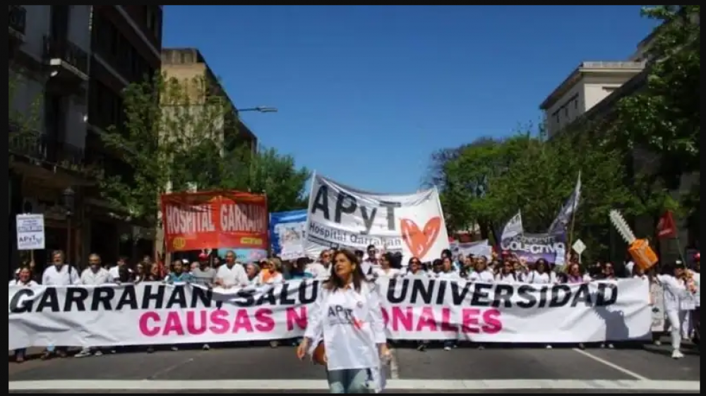 Trabajadores del Garrahan harn un ruidazo en Olivos y amenazan con pedir el juicio poltico a Milei si no aplica la Ley de Emergencia Peditrica