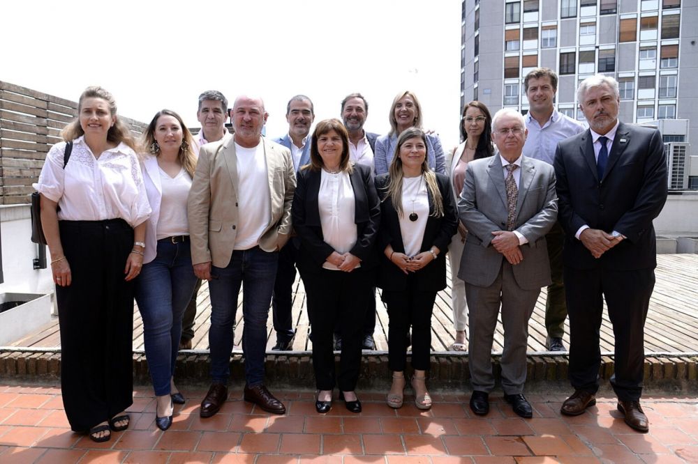 Aunque se confirm que reciba millones de dlares de Fred Machado, el Movimiento Empresarial Anti Bloqueos sali a respaldar a Lcteos Vidal y se anim a hablar de mafias