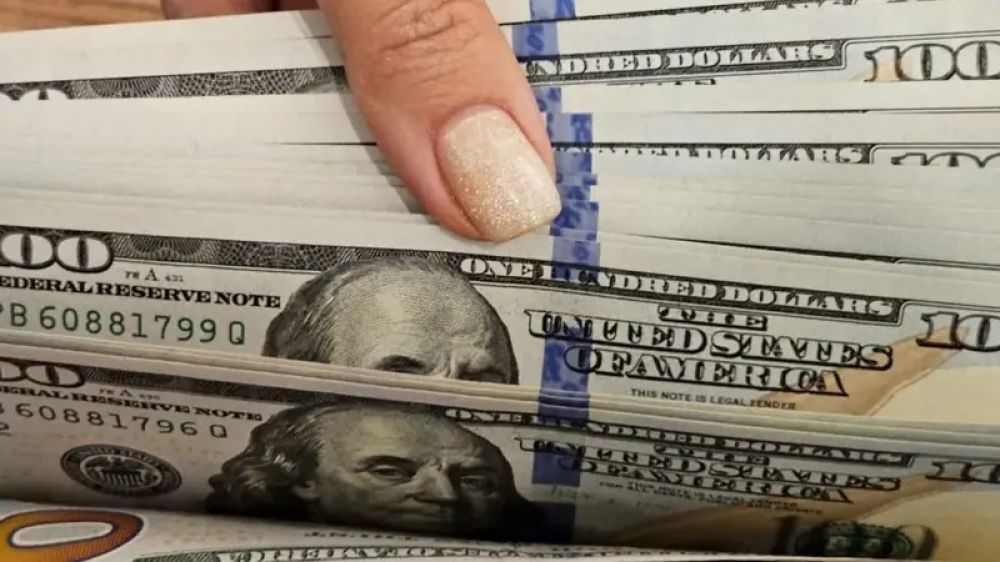 Suben todos los dlares tras la reunin fallida entre Trump y Milei: el oficial cotiza a $ 1.415