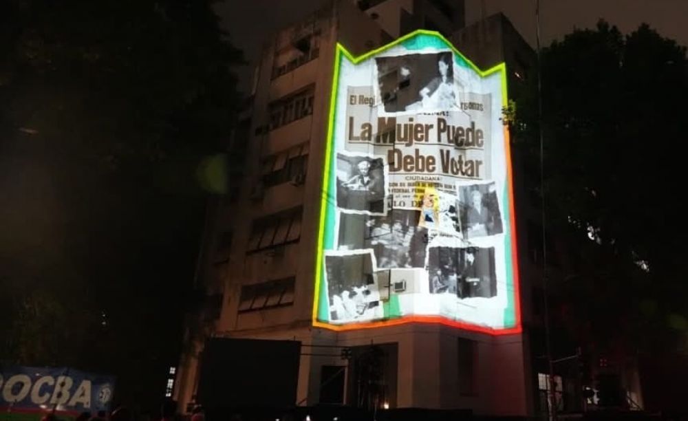 Entre el trap, streaming y un mapping, la CGT conmemor el 17 de Octubre y le mand un mensa a Milei: La primera reforma laboral tiene que ser bajar la jornada