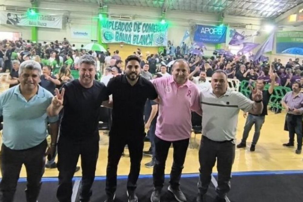 Hugo Moyano (h) cerr su paso por Baha Blanca con un masivo acto sindical en la Asociacin Empleados de Comercio