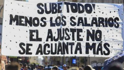 Los sueldos de convenio perdieron un 20% de poder adquisitivo desde 2017 y cayeron el doble que los ms altos