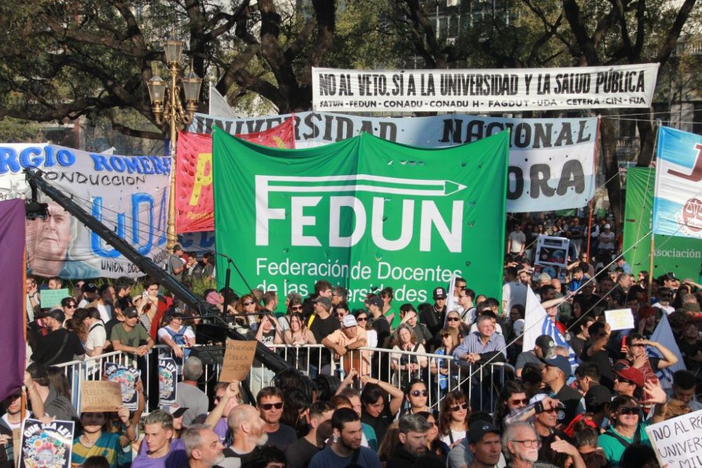 La FEDUN mantiene un paro por 24hs en todo el pas