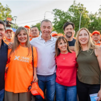 Los candidatos del Frente X San Juan, junto a Orrego, recorrieron diversos barrios de Capital