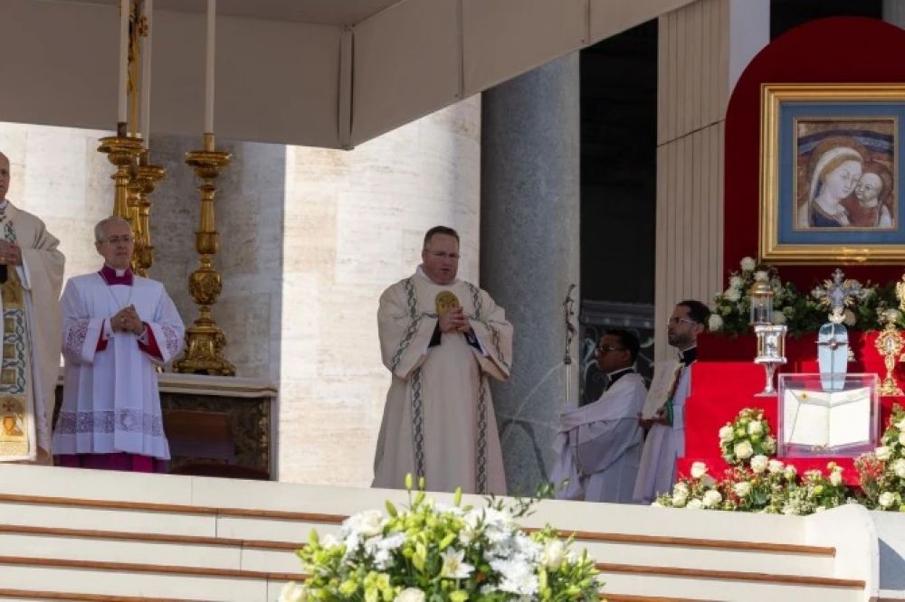 Las reliquias de los nuevos santos: signos sagrados presentes en la Misa de canonizacin en el Vaticano