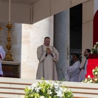Las reliquias de los nuevos santos: signos sagrados presentes en la Misa de canonizacin en el Vaticano